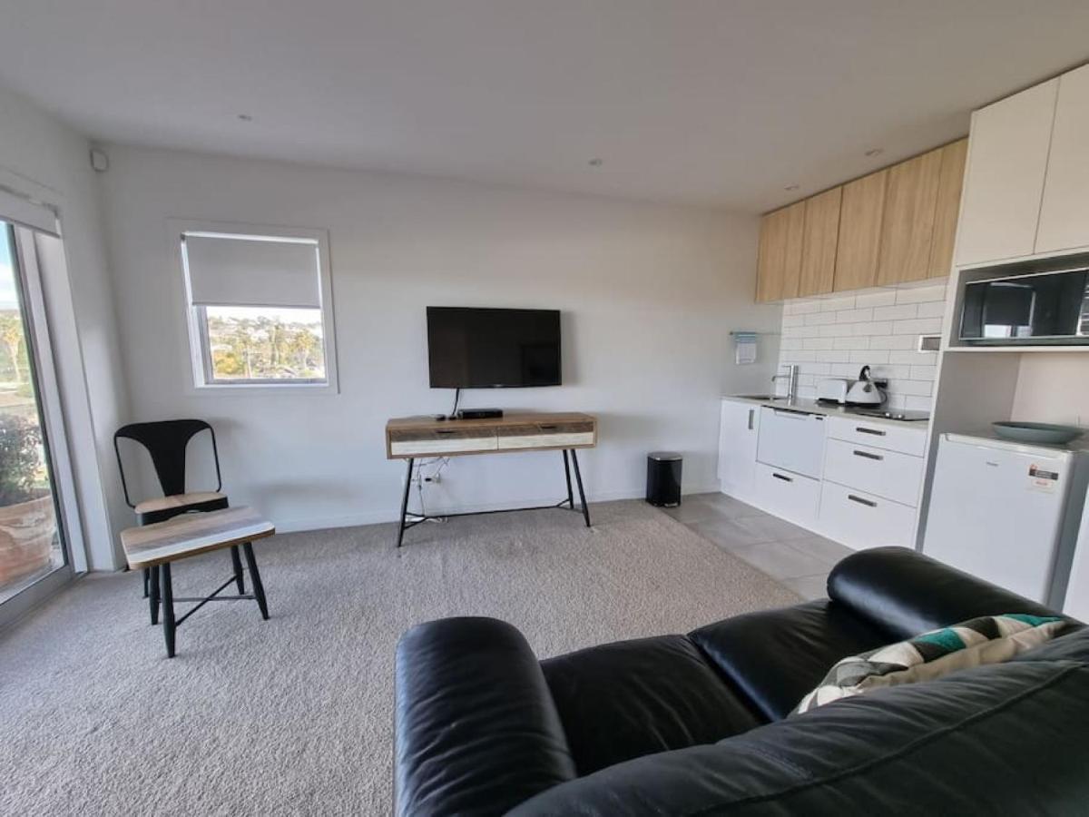 Fabulous Castor Bay 1 Bedroom With Views And Skytv Auckland Buitenkant foto