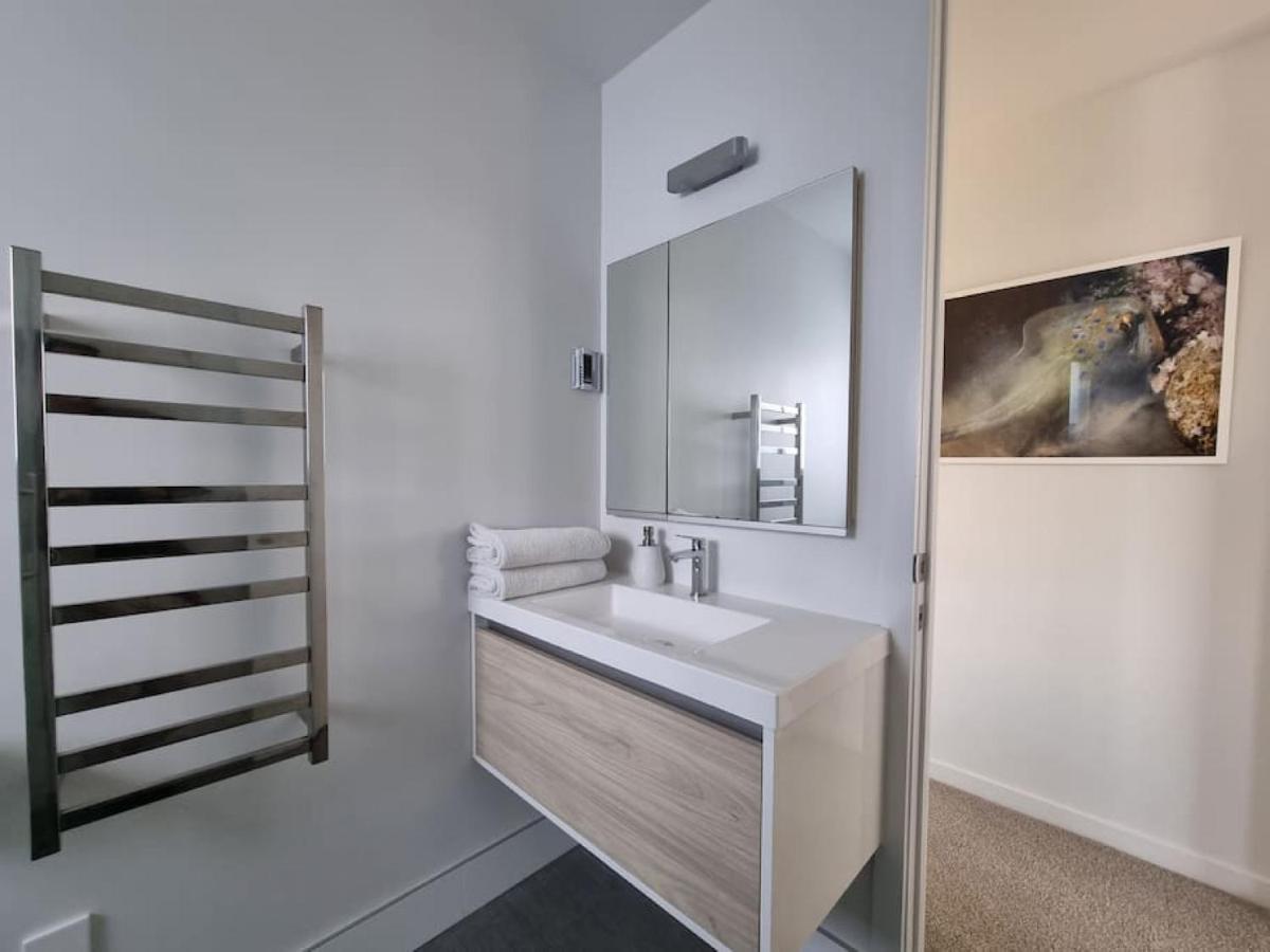 Fabulous Castor Bay 1 Bedroom With Views And Skytv Auckland Buitenkant foto